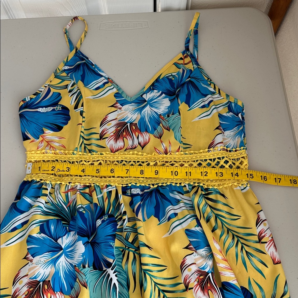 Floral Tropical Maxi Dress Smocked Back Flowy Size M - Picture 9 of 13
